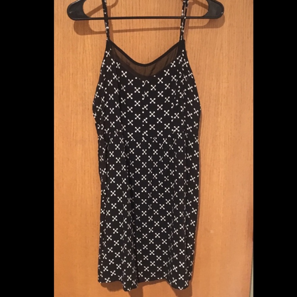 Black and white sleeveless summer dress